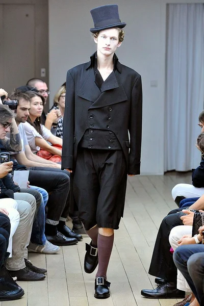 Look 10